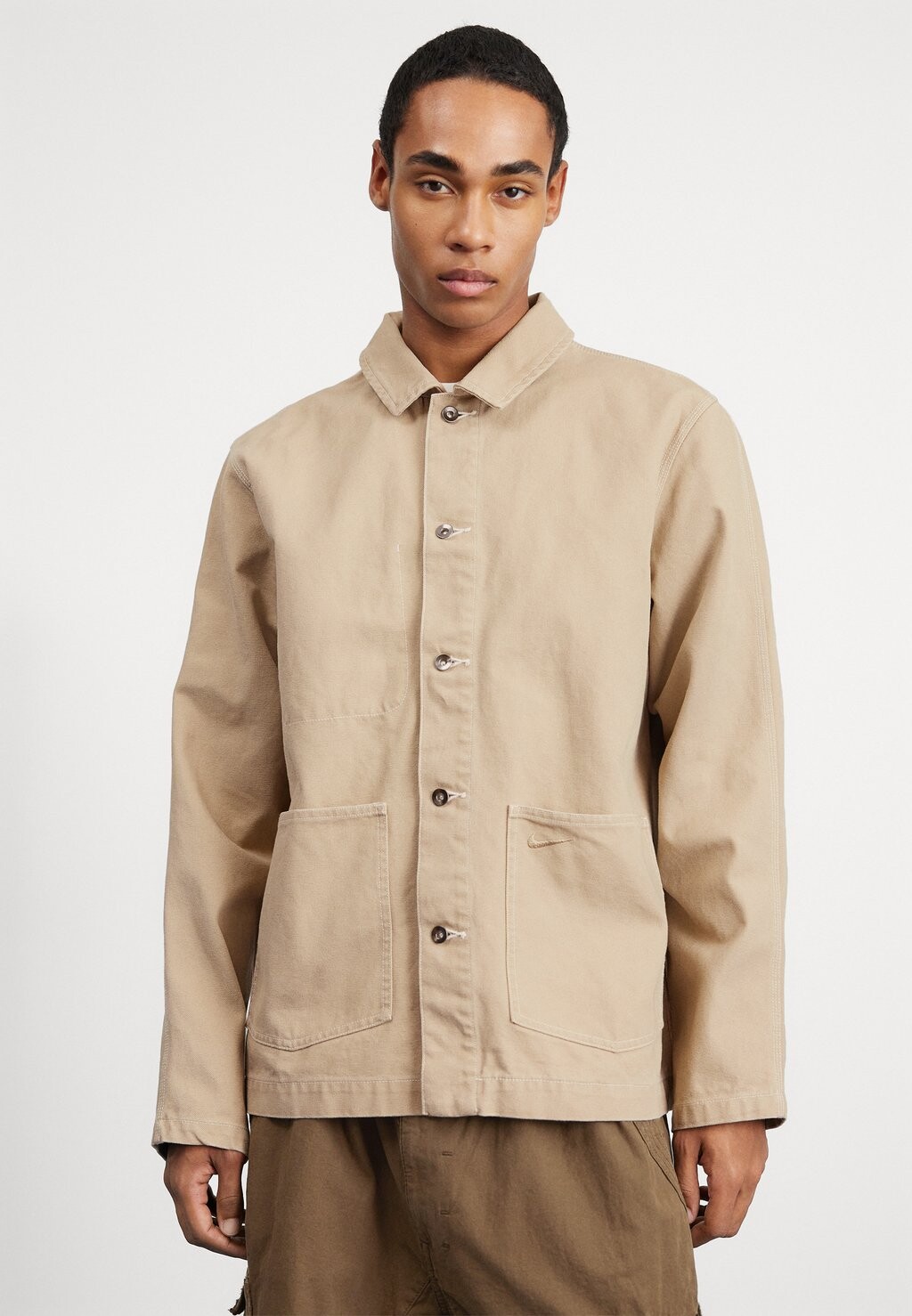 

Куртка Nike ПАЛЬТО CHORE, цвет khaki/white