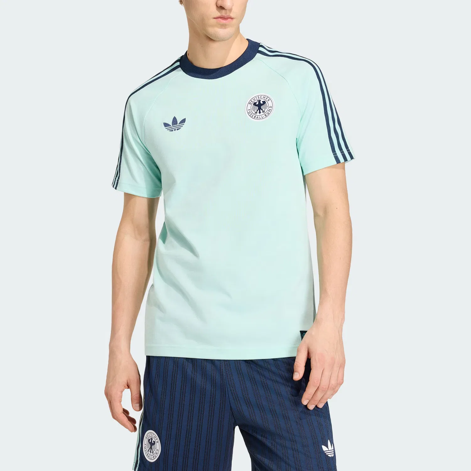 Футболка мужская Light Shimmery Blue с круглым вырезом Moderate Adidas Originals — фото 3