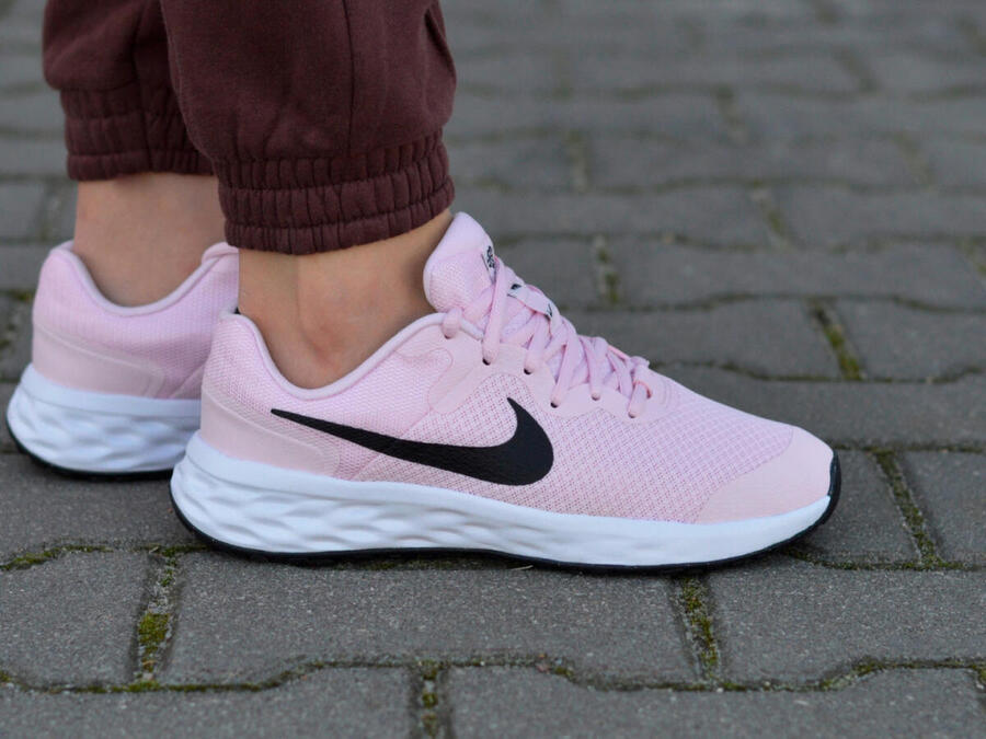 Женские спортивные кроссовки Nike Revolution 6 NN
