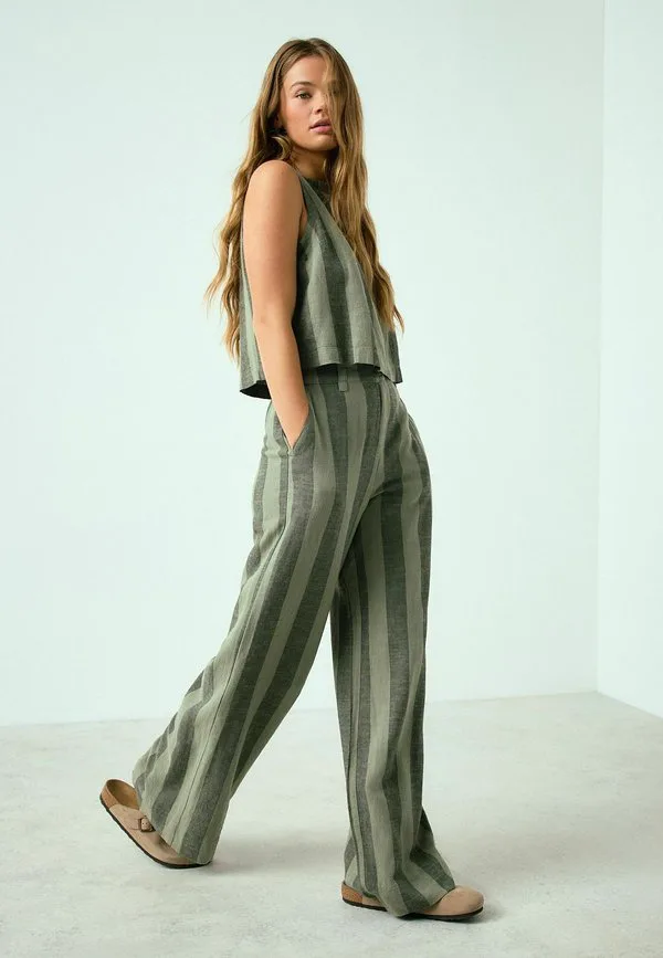 Элегантные брюки с передним сгибом Next, Khaki Green Stripe