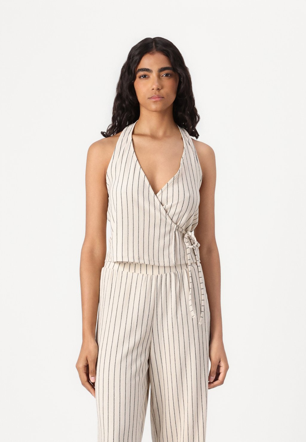 

Топ ONLBILL HALTER TIE ONLY, бежевый