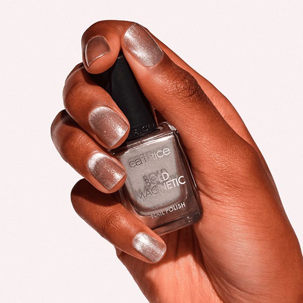 Магнитный лак для ногтей CATRICE Bold Magnetic Nail Polish, 030 — фото 4