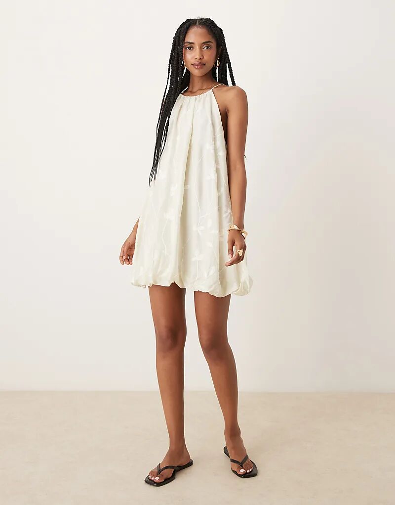 

Платье Mango с халтер-воротником, пышным подолом и цветочной вышивкой кремового цвета