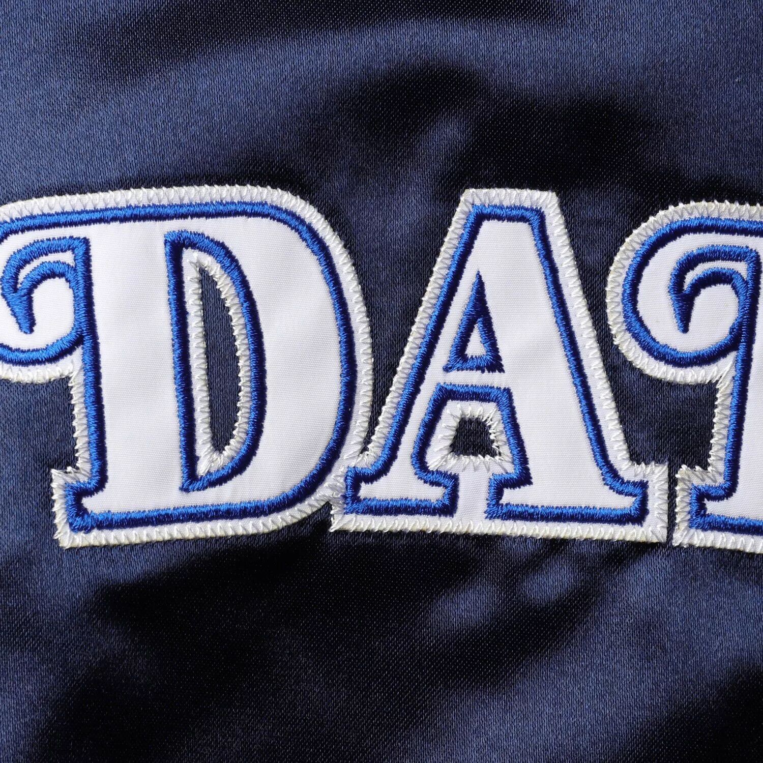 Молодежная темно-синяя куртка на кнопках Mitchell & Ness Dallas Mavericks Hardwood Classics из атласа реглан Unbranded — фото 4