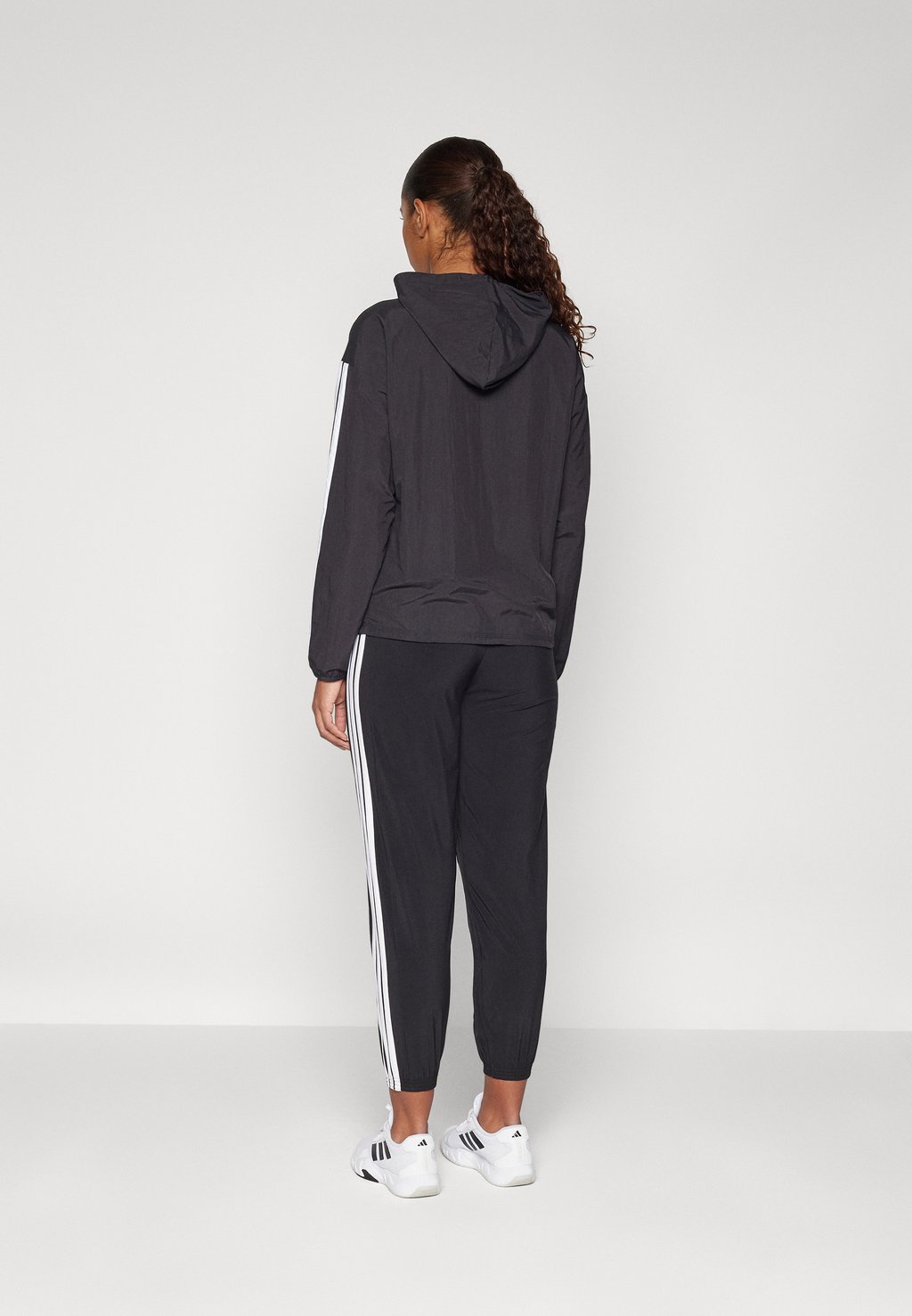 Спортивные брюки TRAIN ESSENTIALS STRIPES adidas Performance, черный — фото 3