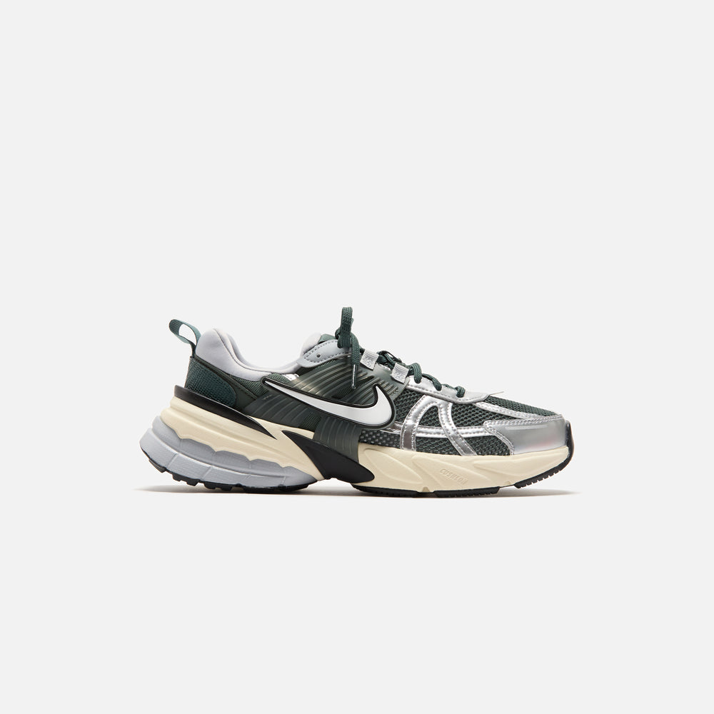 

Кроссовки Nike V2K Run, цвет Vintage Green/Vintage Green/Mineral