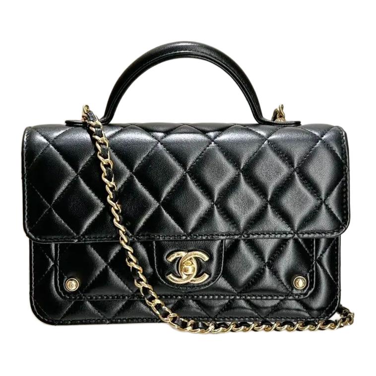 

CHANEL Блестящая кожаная сумка