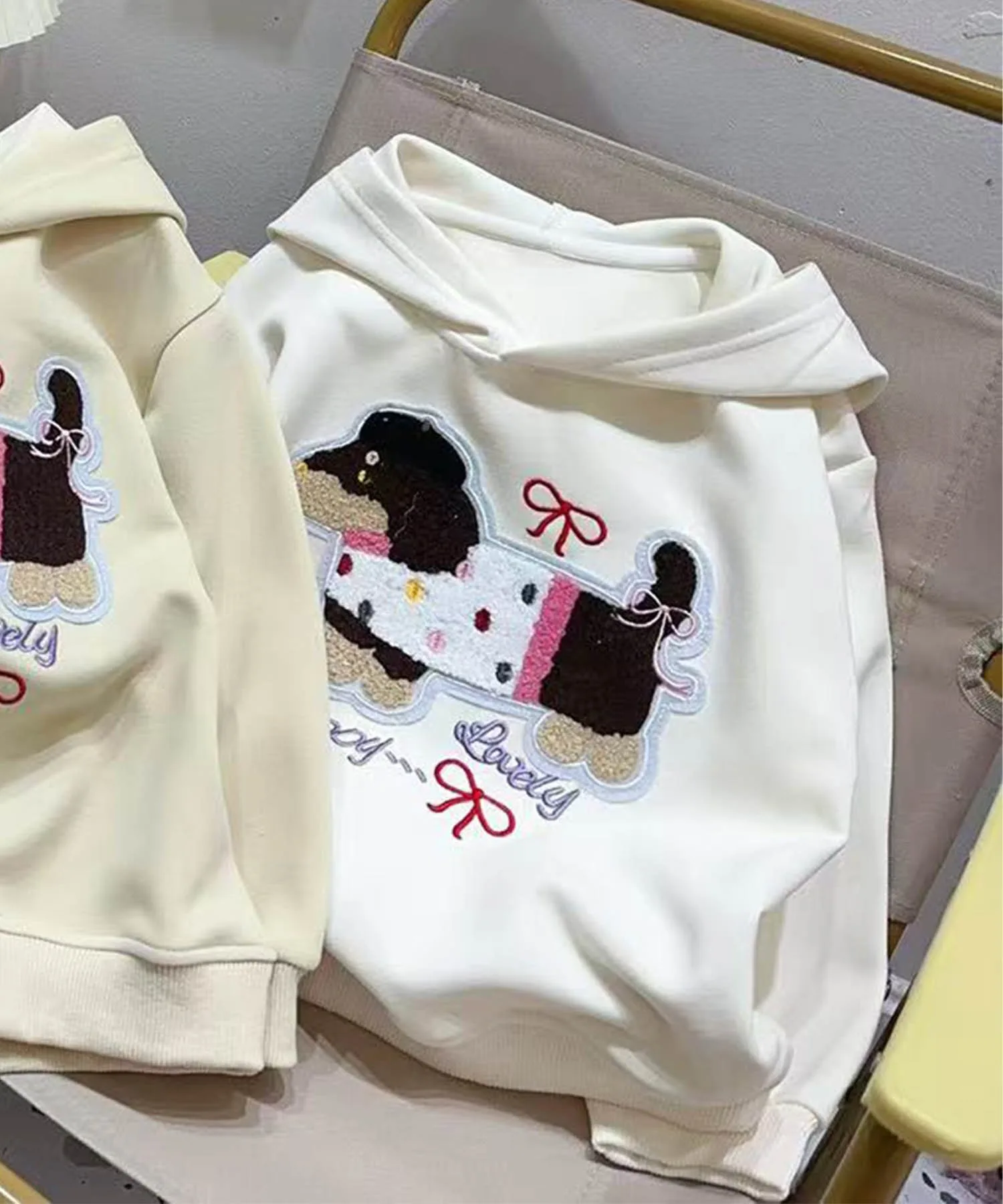 Детская толстовка с нашивкой в виде собаки Aimoha Kids, off white