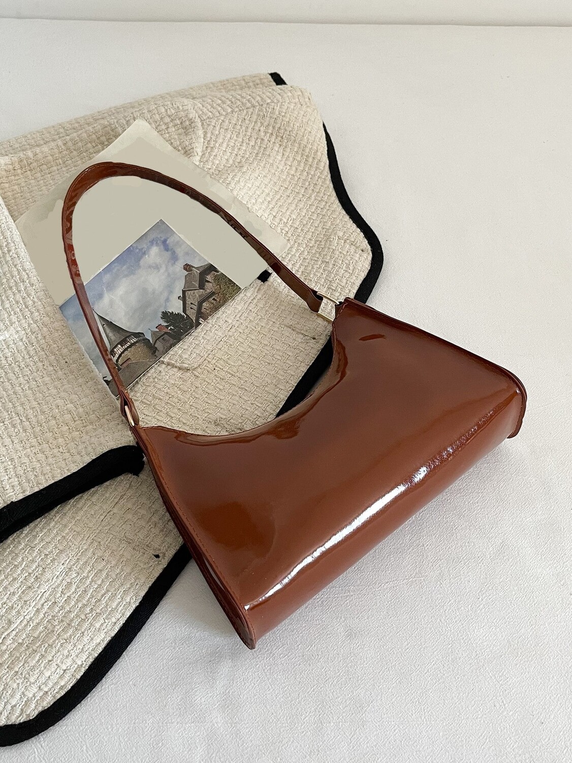 

Сумка из искусственной лакированной кожи, коричневый