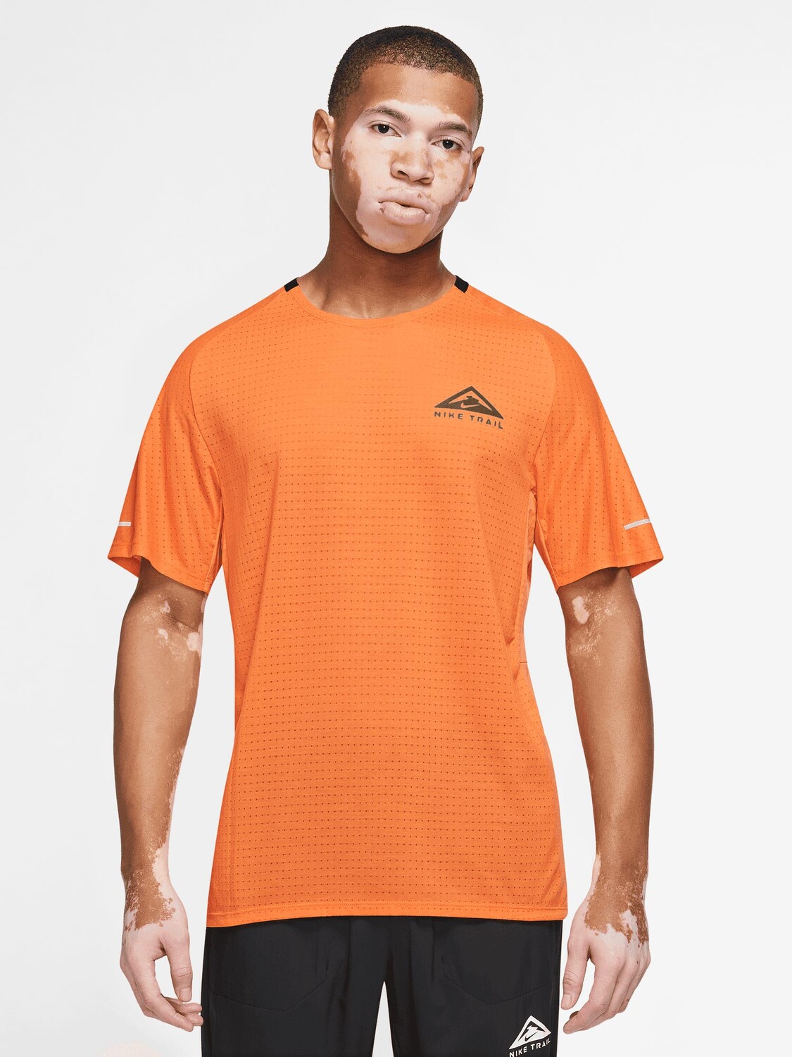 

Футболка Nike M NK DF SOLAR CHASE SS TOP, оранжевый