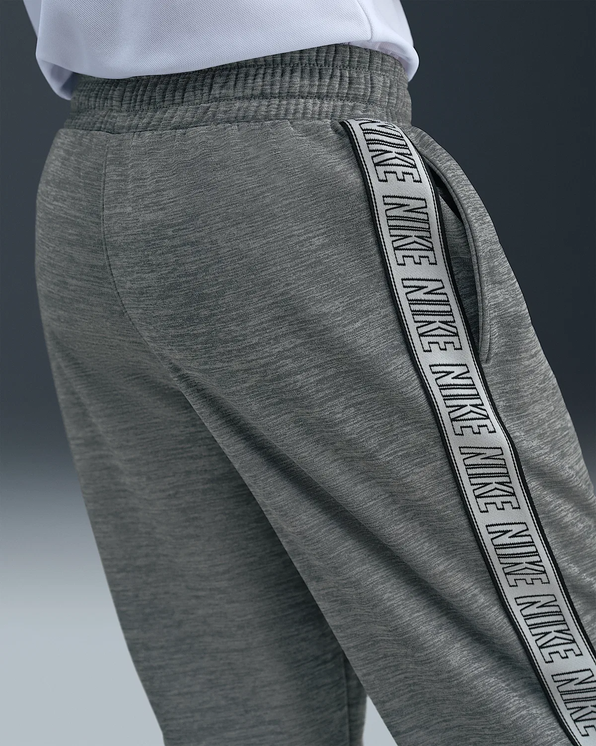 Детские спортивные штаны Nike Sportswear Club Dri-FIT, Smoke Grey/Particle Grey/Heather/White — фото 4