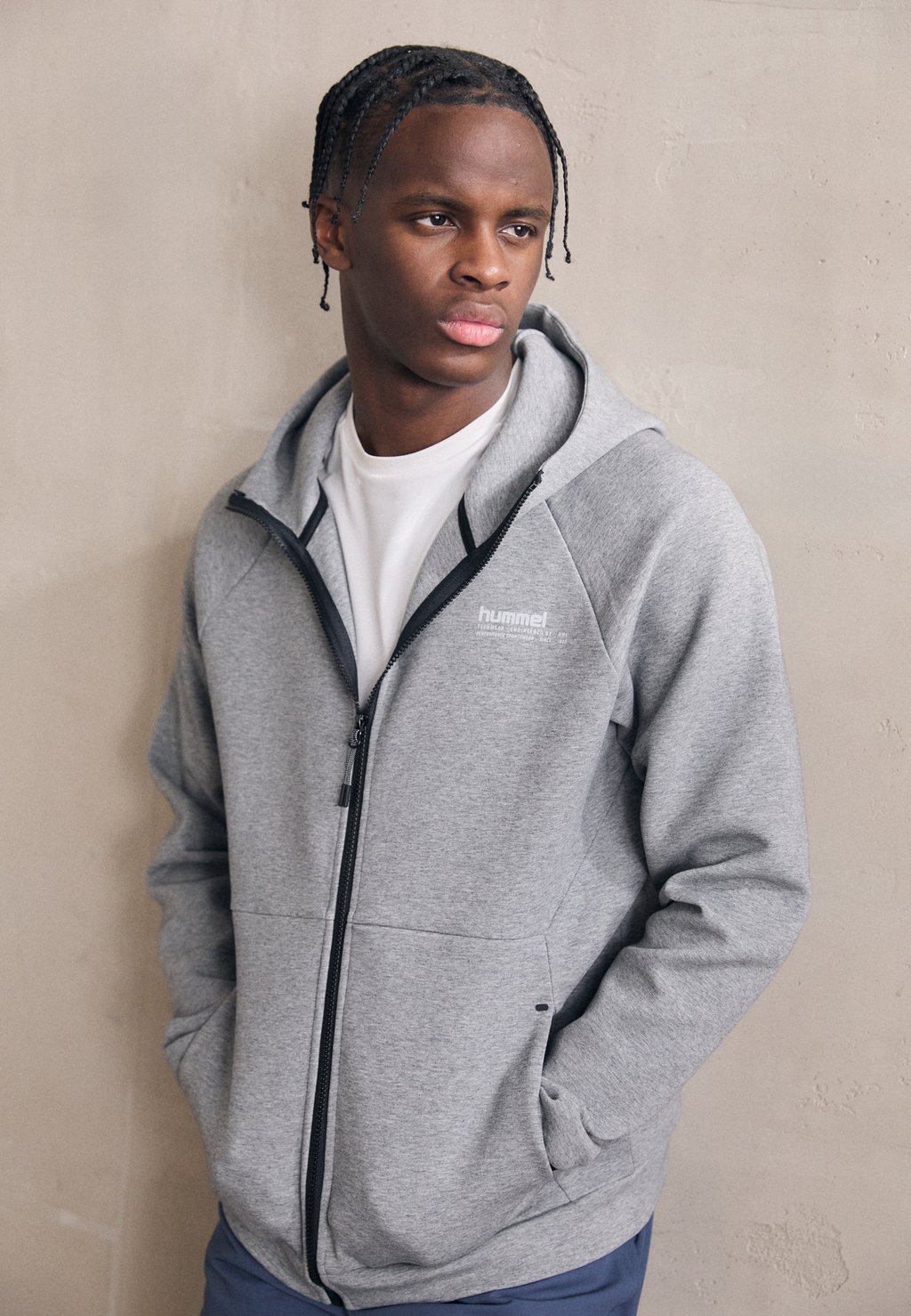 

Толстовка на молнии HMLTECH REGULAR ZIP HOODIE UNISEX Hummel, серый