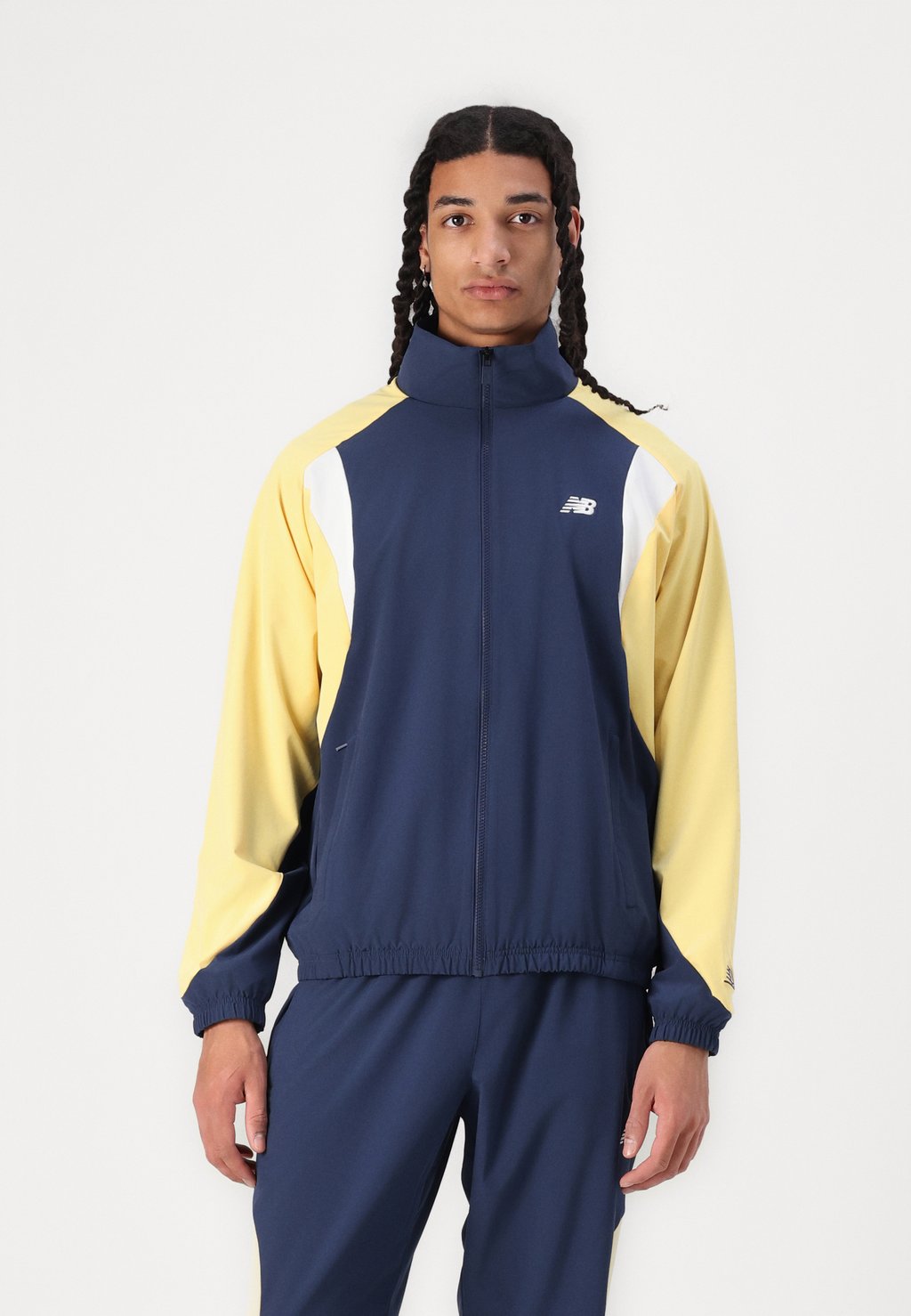 

Легкая куртка New Balance, синий