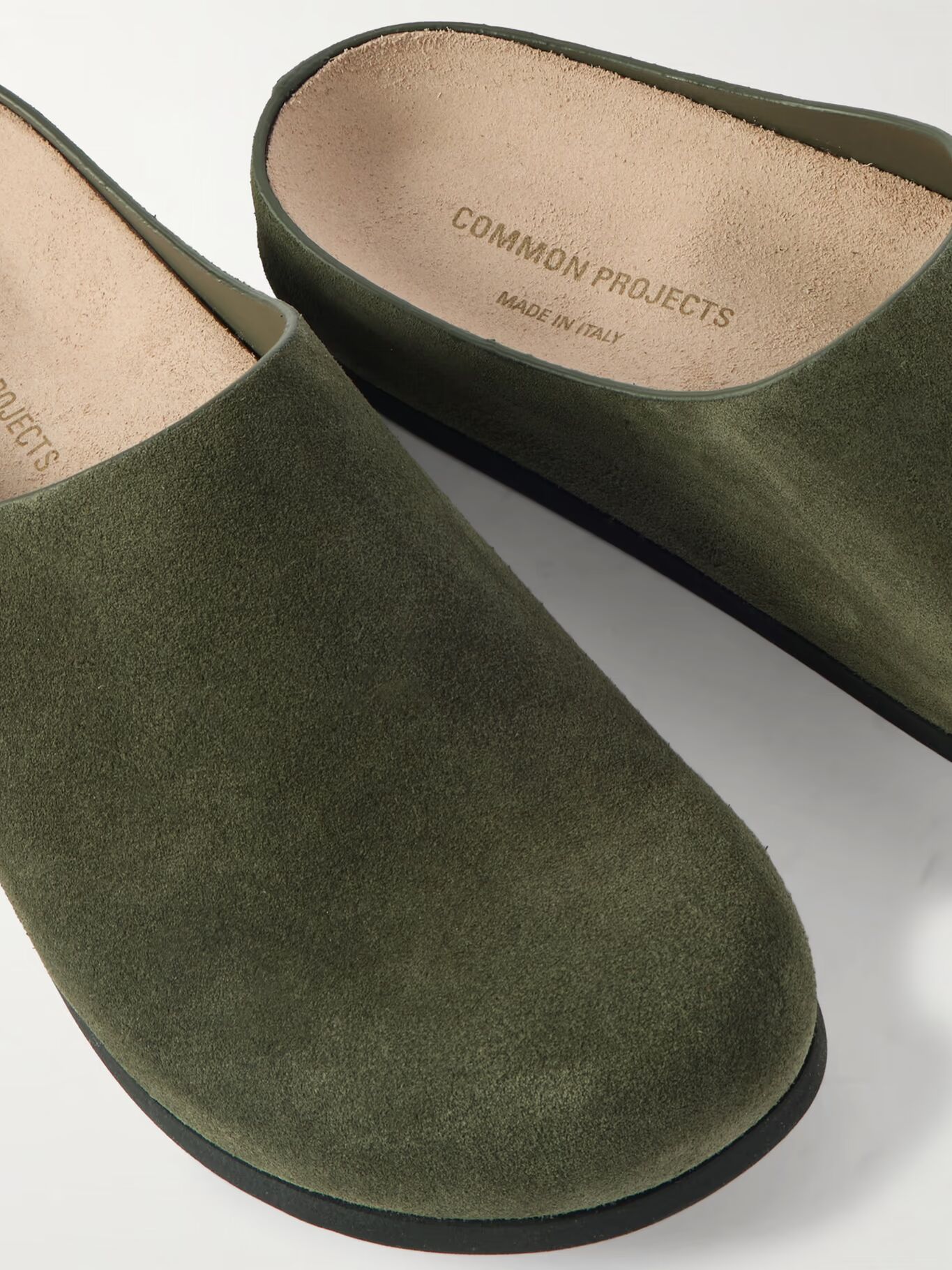 

Замшевые сабо с тисненым логотипом COMMON PROJECTS, зеленый