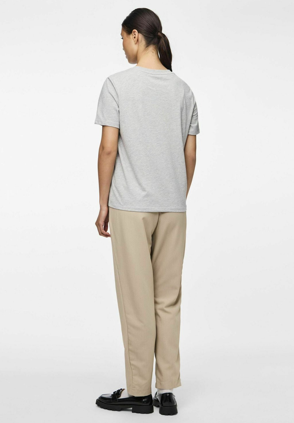 

Базовая футболка PCRIA SOLID TEE Pieces, серый