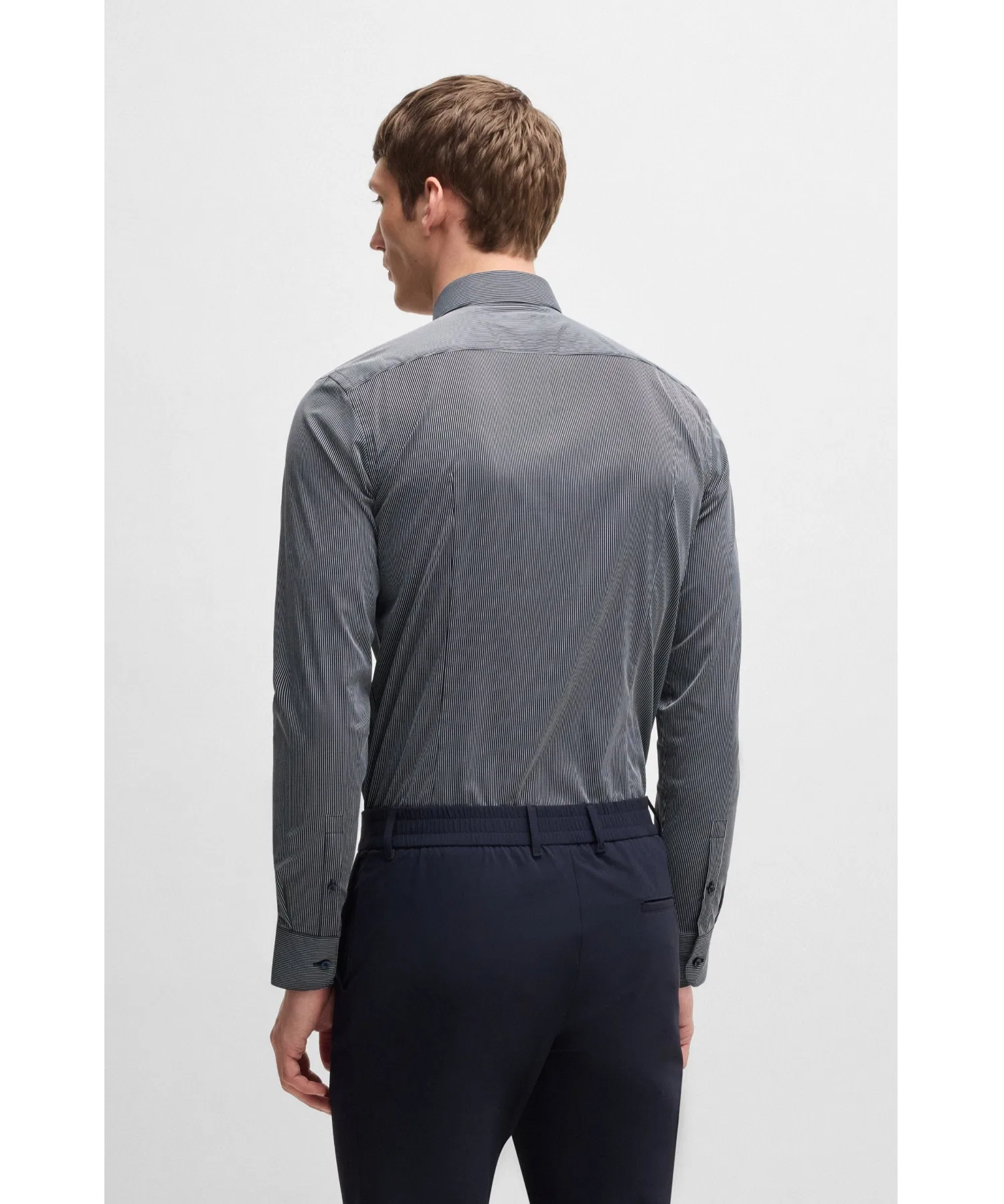 Мужская рубашка BOSS Slim Fit в полоску из эластичной ткани тёмно-синего цвета — фото 4