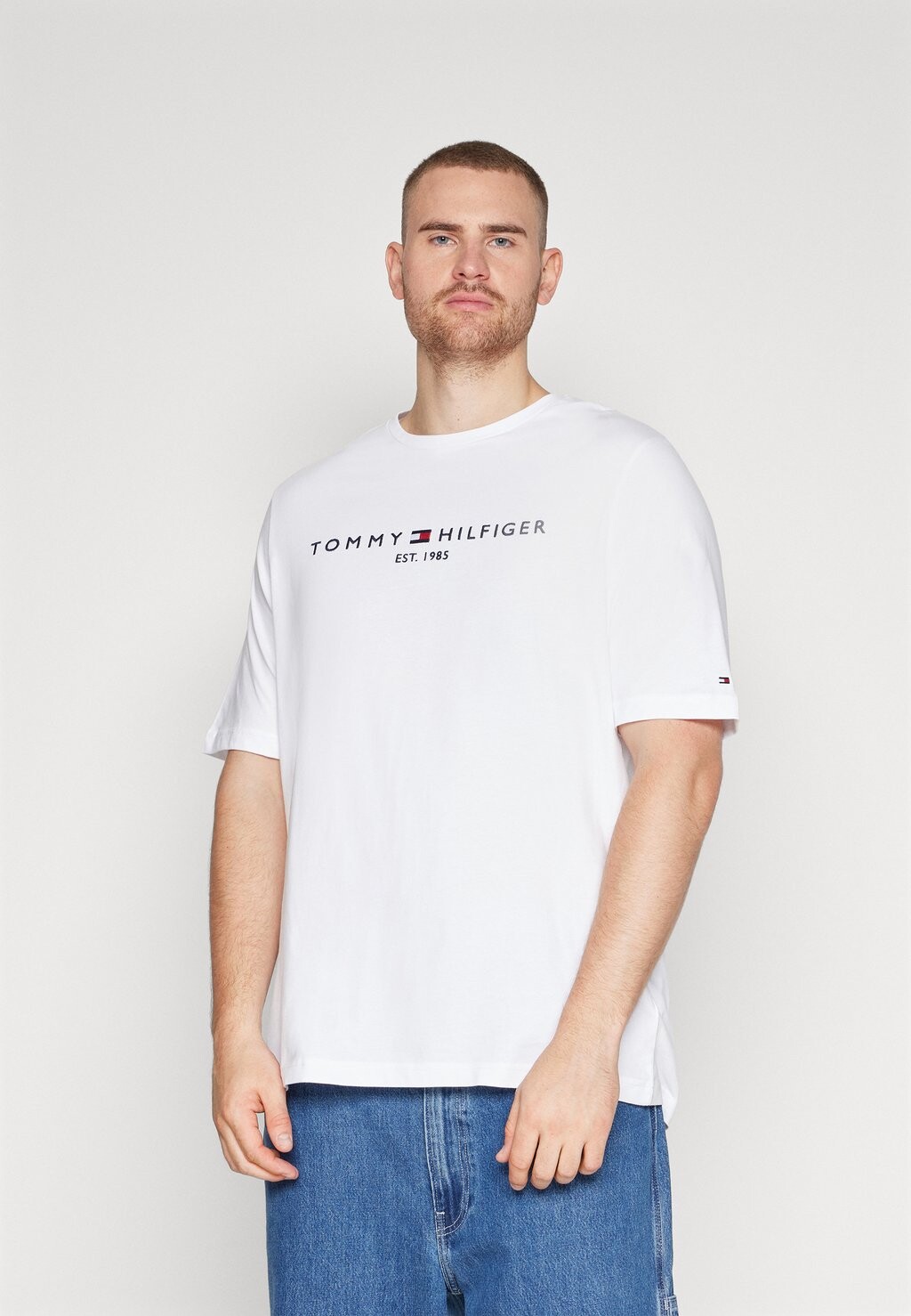 

Футболка с принтом LOGO TEE Tommy Hilfiger, белый