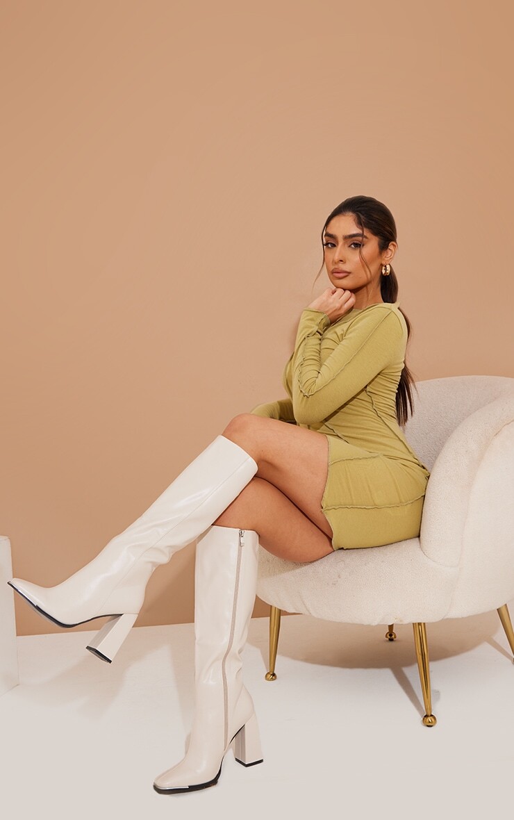 

PrettyLittleThing Кремовые сапоги до колена на расклешенном каблуке с носком из искусственной кожи, Бежевый, PrettyLittleThing Кремовые сапоги до колена на расклешенном каблуке с носком из искусственной кожи