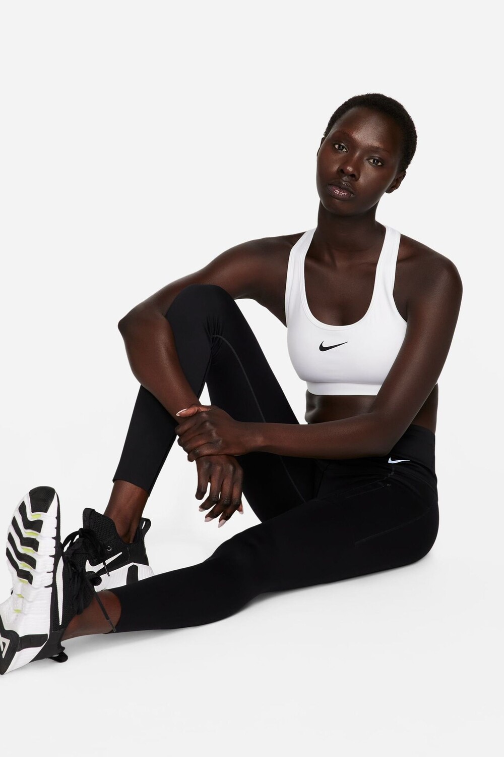 Спортивный бюстгальтер с галочкой средней поддержки Nike, белый — фото 3