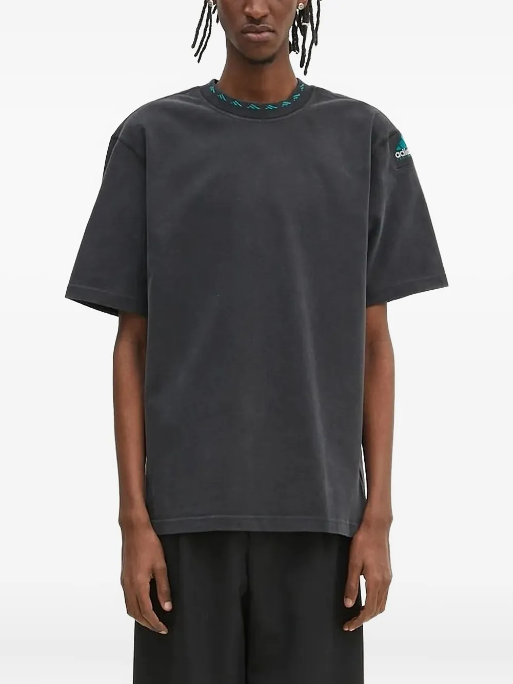 

Футболка EQT с нашивкой-логотипом adidas, черный