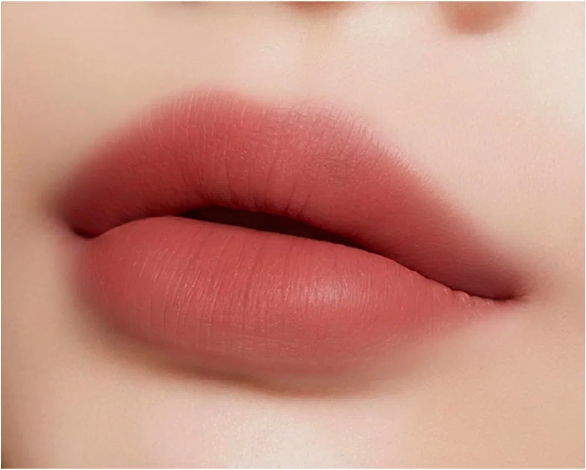 Помада матовая Make Up For Ever Rouge Artist Velvet Nude Sensual Soft Matte Nude Drip 103 — фото 3