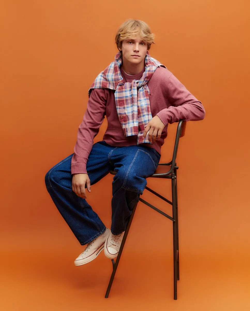 

Базовый мужской свитер с круглым вырезом из меланжевых ниток Green Coast, розовый