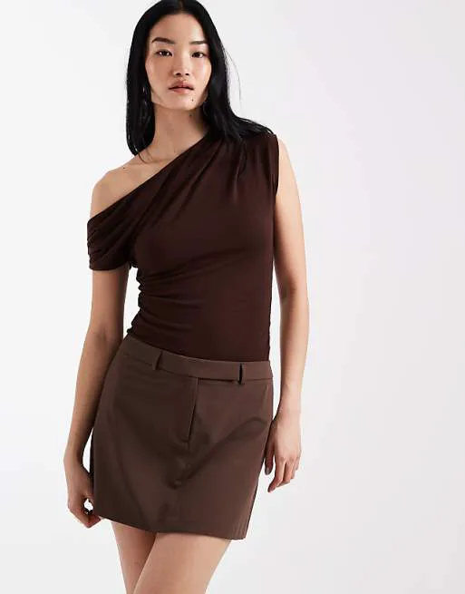 

Коричневая мини-юбка с ламбрекеном ASOS DESIGN