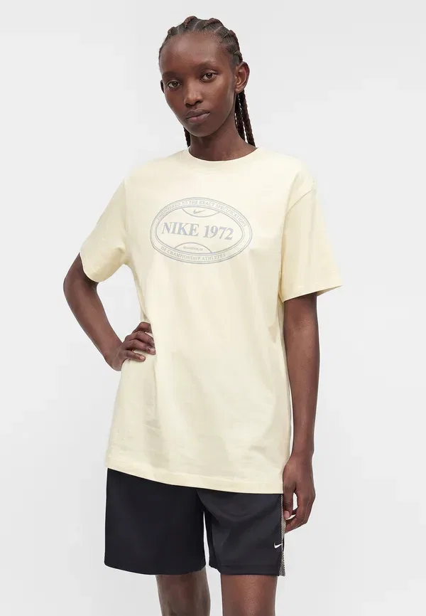 Футболка Nike Sportswear Boxy Tee Print T-Shirt, кокосовое молоко/серый волк — фото 4
