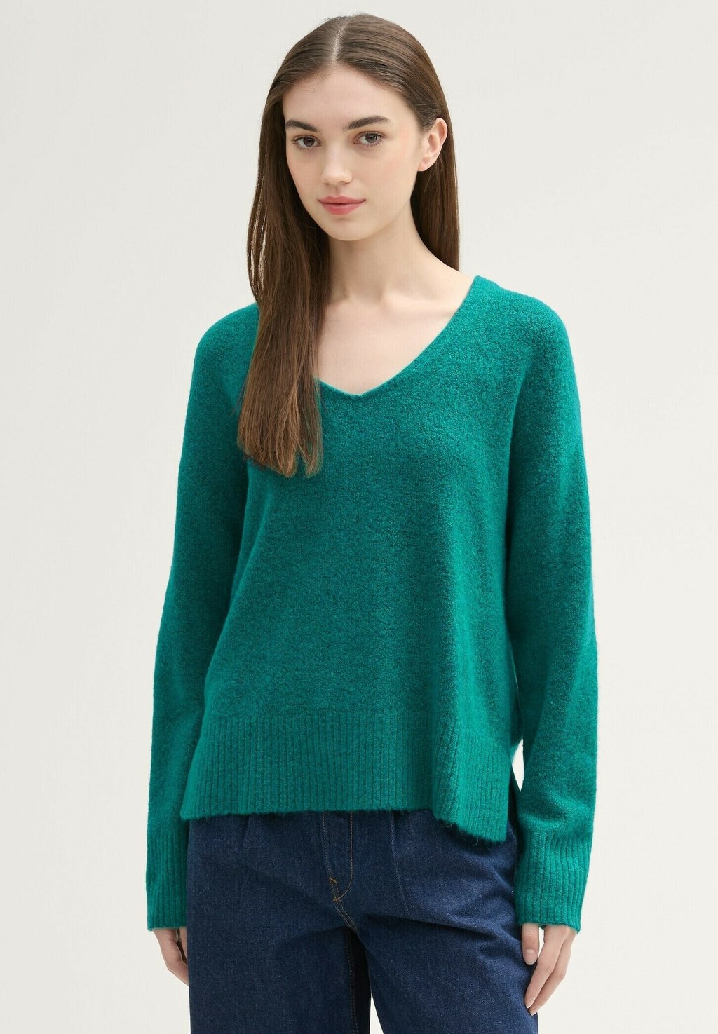 

Свитер MIT V-AUSSCHNITT TOM TAILOR DENIM, цвет Jade Green Melange