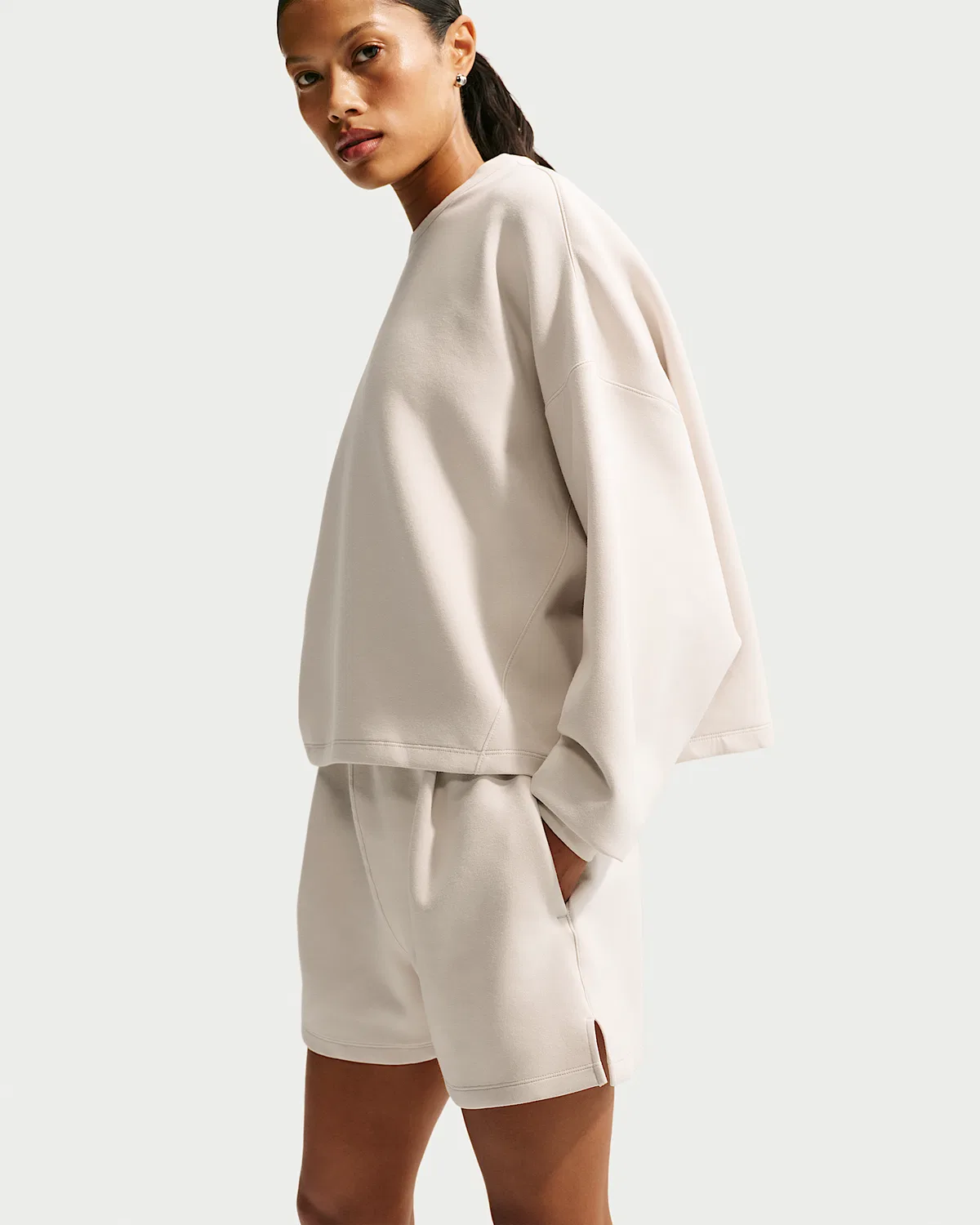Женские шорты Nike 24.7 ImpossiblySoft Dri-FIT средней посадки свободного кроя 4", Light Orewood Brown/Sail/Light Iron Ore — фото 4