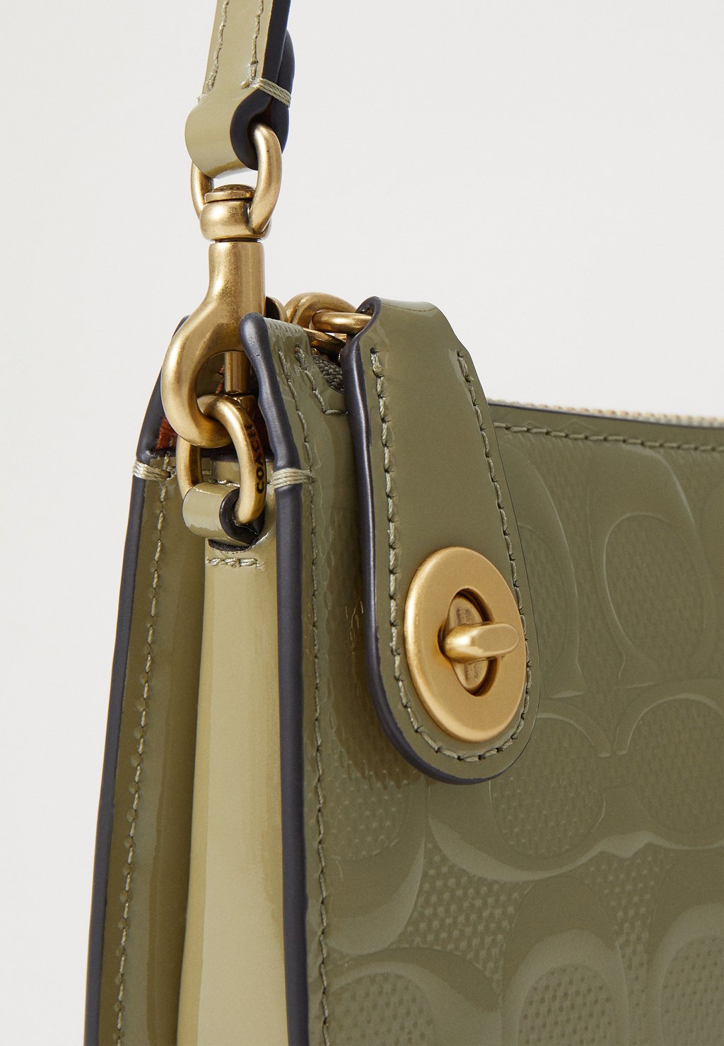 

Сумка PATENT SIGNATURE LEATHER PENN COACH, светло-зеленый