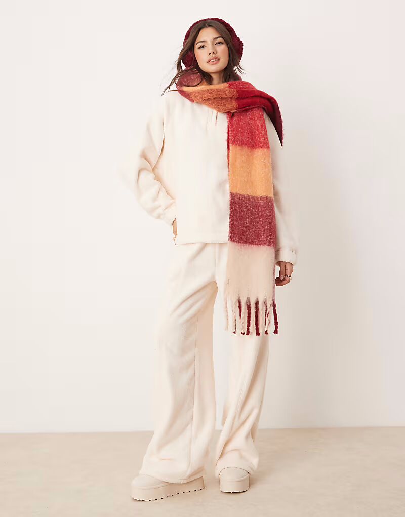 

Широкие брюки для дома из микрофлиса ASOS DESIGN кремового цвета