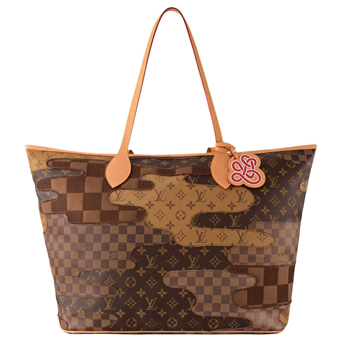 

LOUIS VUITTON Сумка через плечо
