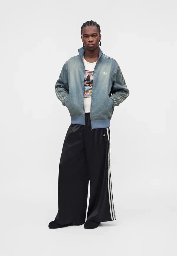 Джинсовая куртка с вышивкой Adidas Originals, синий — фото 2