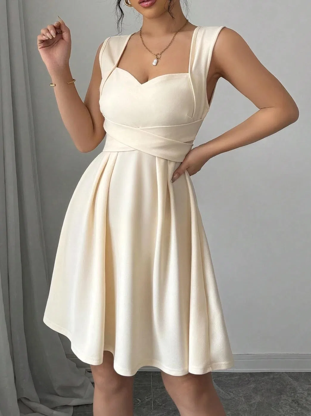 Женское A-силуэта платье с открытой спиной Backless Sleeveless Flared, Apricot — фото 2