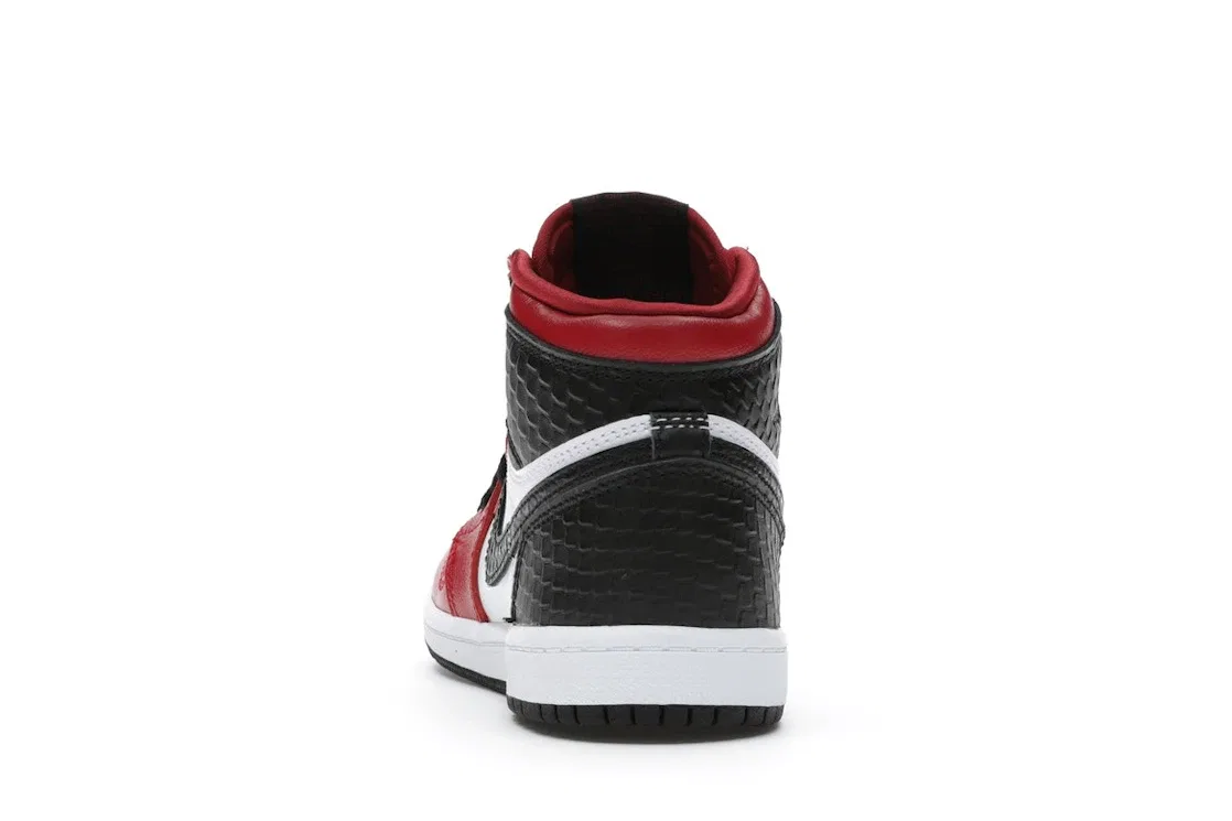 Детские кроссовки Lifestyle с принтом Jordan 1 Retro High Satin Snake Chicago Jordan, Gym Red/White-Black — фото 4