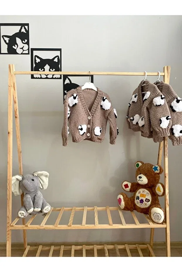 Детский кардиган с принтом Hand knitted children's knitted cardigan with lamb detail Nevalin, Brown