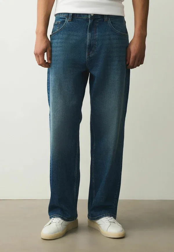 Брюки хлопок с эластаном Classic stretch - relaxed fit jeans Next, Mid Blue Crosshatch, синий