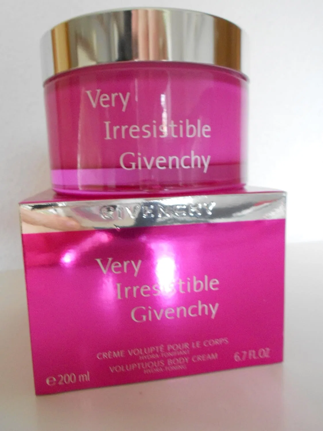 Увлажняющий крем для тела Very Irresistible Givenchy, 200 мл