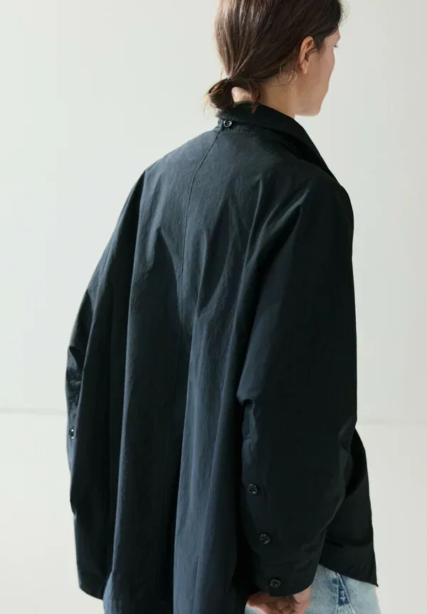 Куртка из полиамида и хлопка Jacket with buttoned collar strap - short coat Massimo Dutti, dark blue, темно-синий — фото 2
