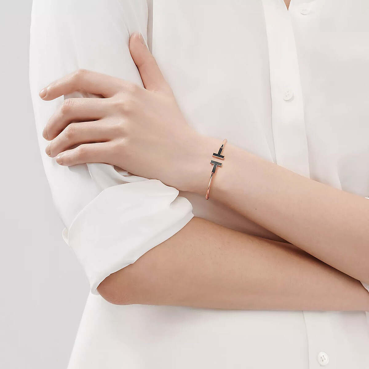 Браслет Tiffany & Co Tiffany T Black Onyx Wire, розовое золото — фото 4
