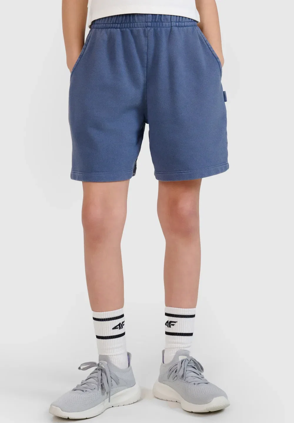 Spodenki dresowe dziewczęce - granatowe 122 (6-7 лат) - спортивные шорты 4F, Denim — фото 2
