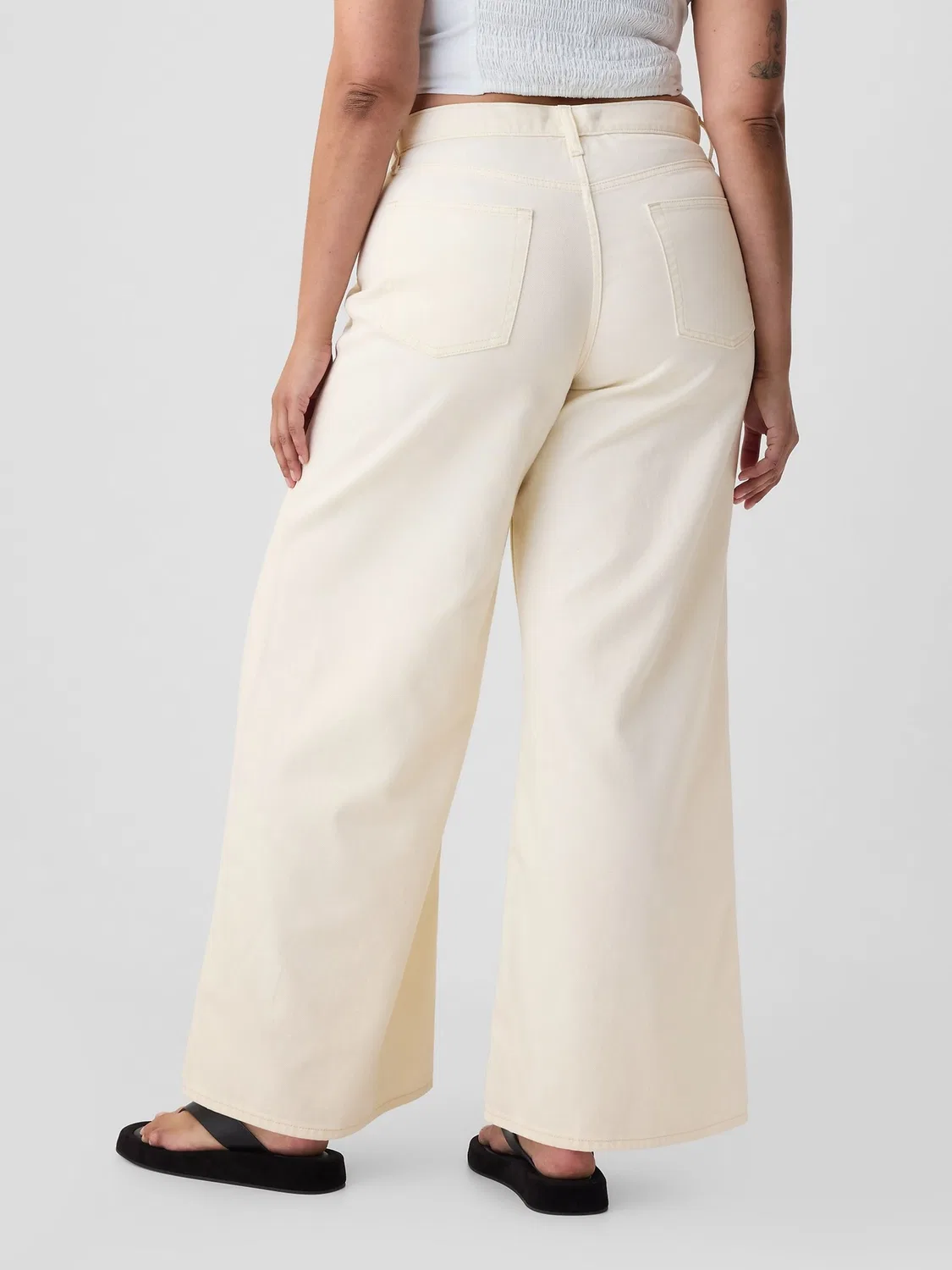 Джинсы свободного кроя Mid Rise UltraSoft Gap, кремовый — фото 4