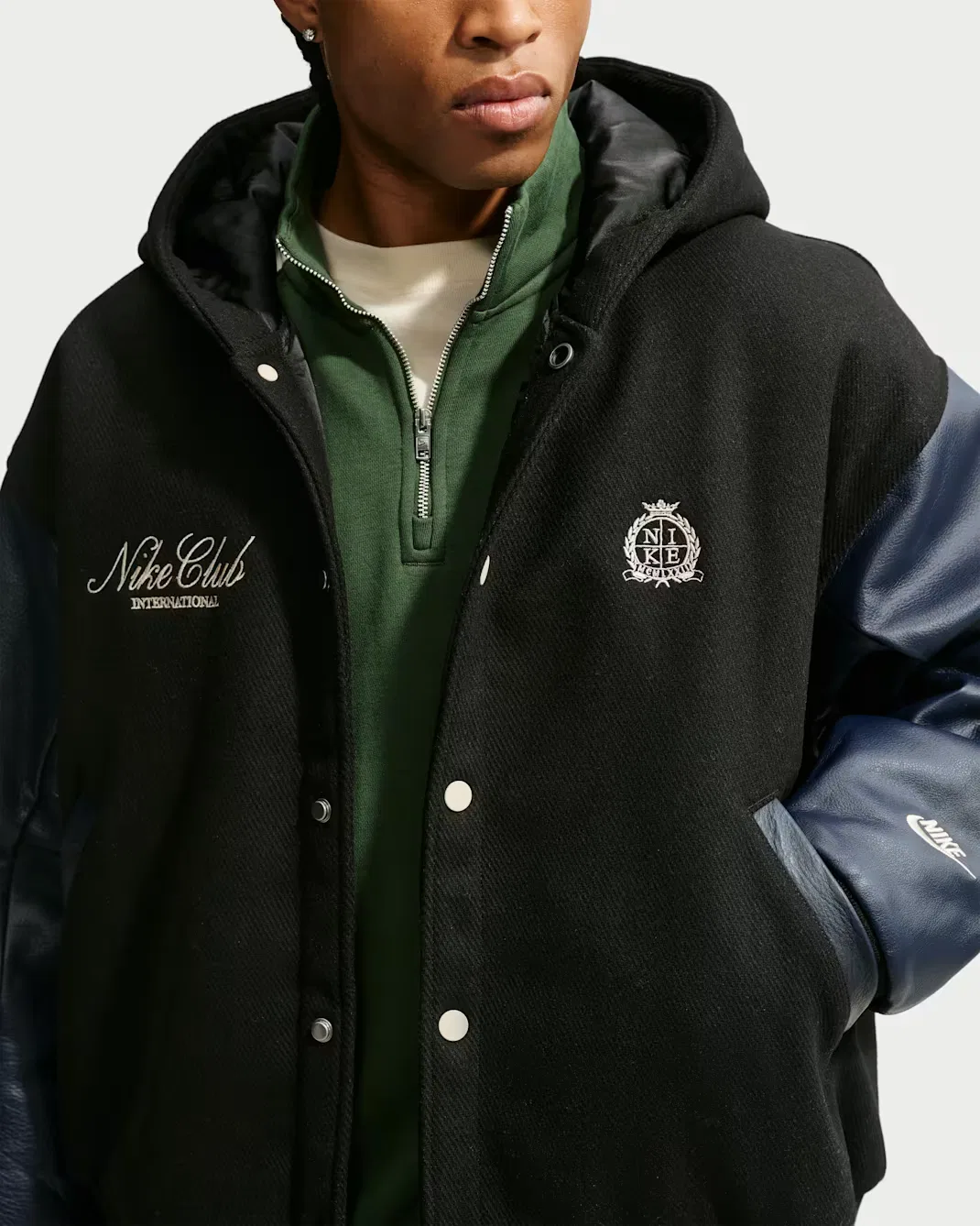 Мужская шерстяная куртка в стиле университетской формы Nike Club, Black/Obsidian/Sanddrift — фото 3
