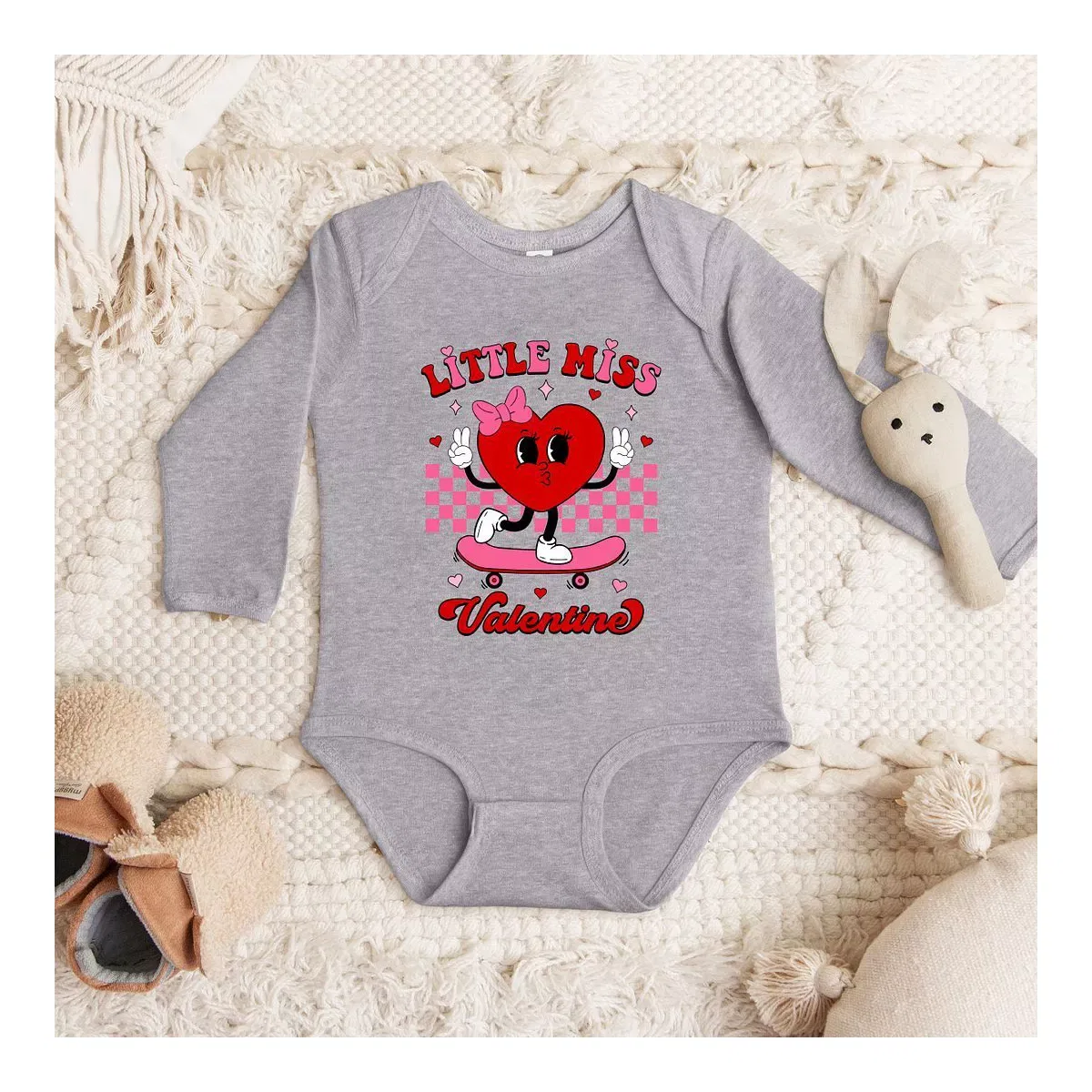 Детский боди с длинным рукавом Little Miss Valentine Skateboard The Juniper Shop, Heather Grey — фото 2
