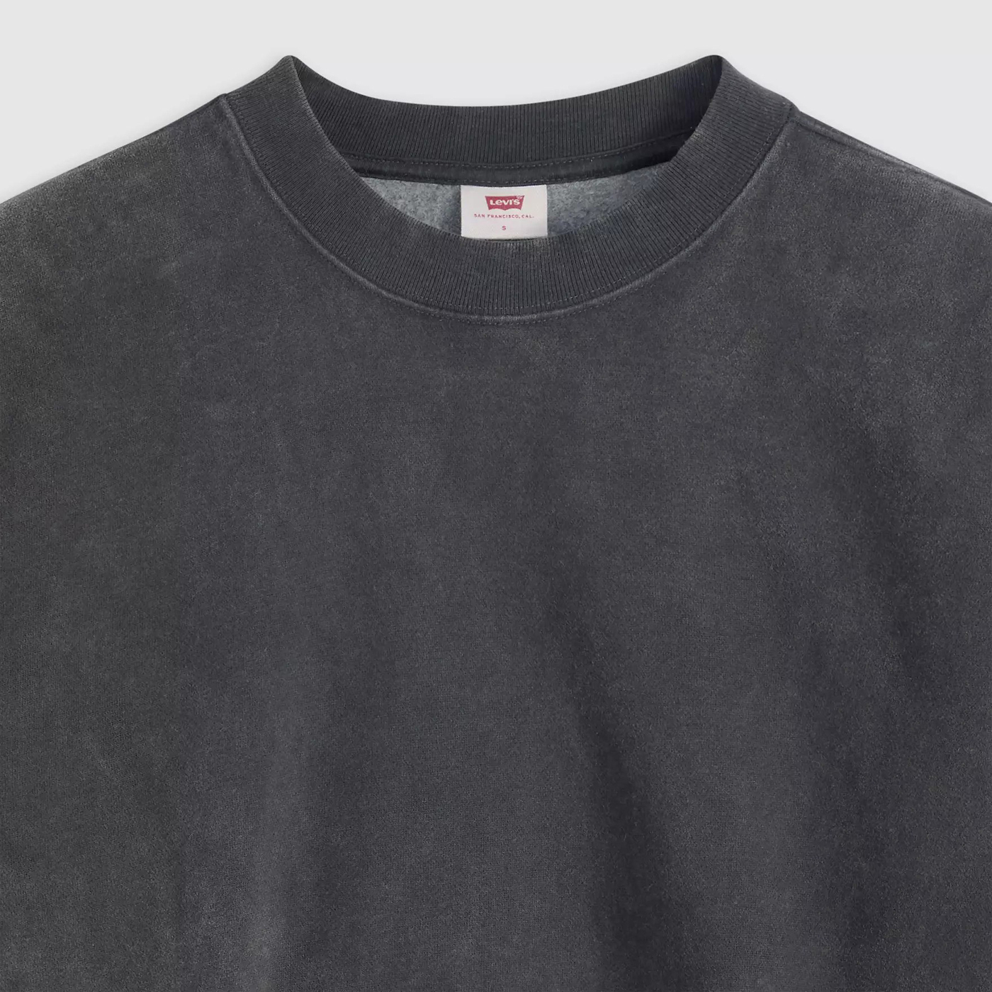 Свитшот Levi's Premium Vintage Garment Dye Boxy, черный — фото 2