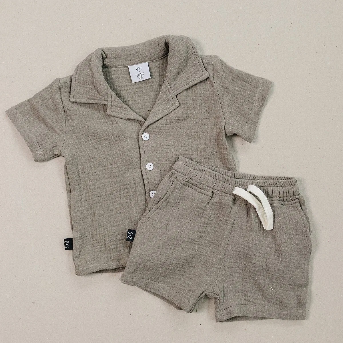 Детский комплект из футболки и шорт с принтом Olive + Scout, Green