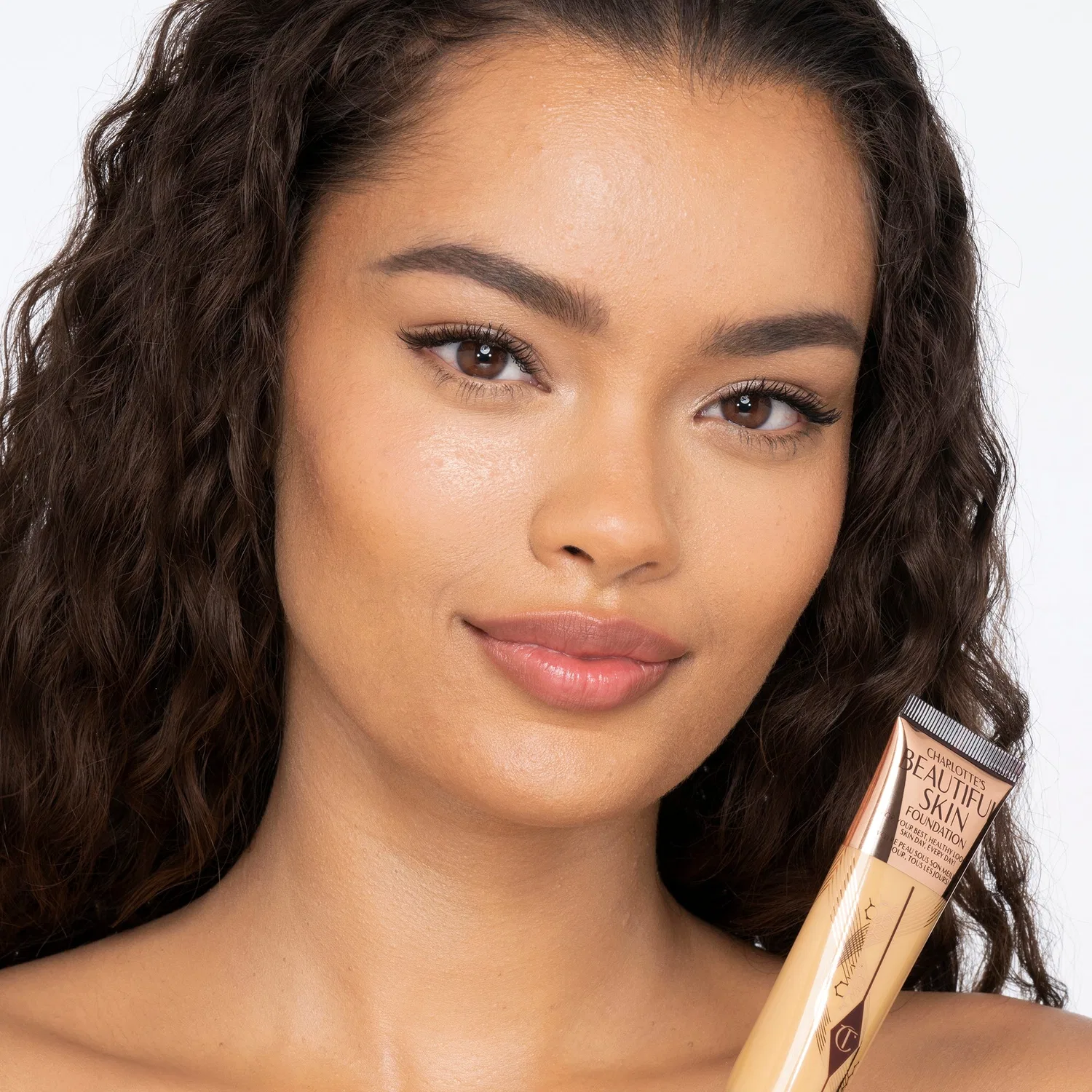 Тональный крем Beautiful Skin Foundation Charlotte Tilbury, 30 мл, 8 Neutral — фото 2