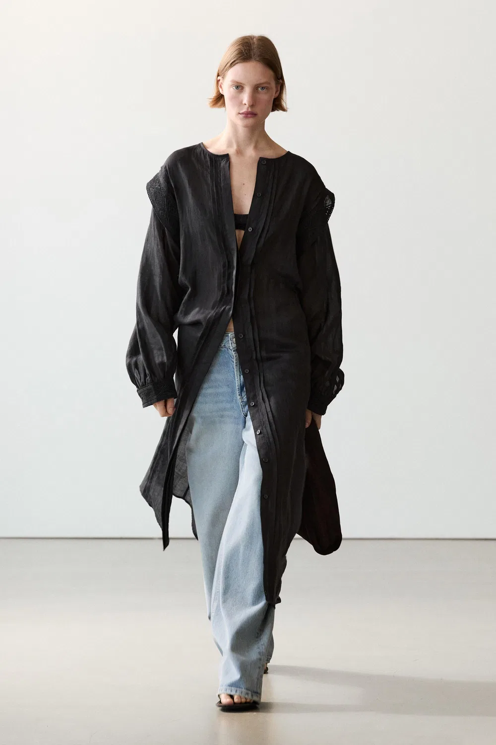 Платье Massimo Dutti, миди, с кружевными рукавами, черное