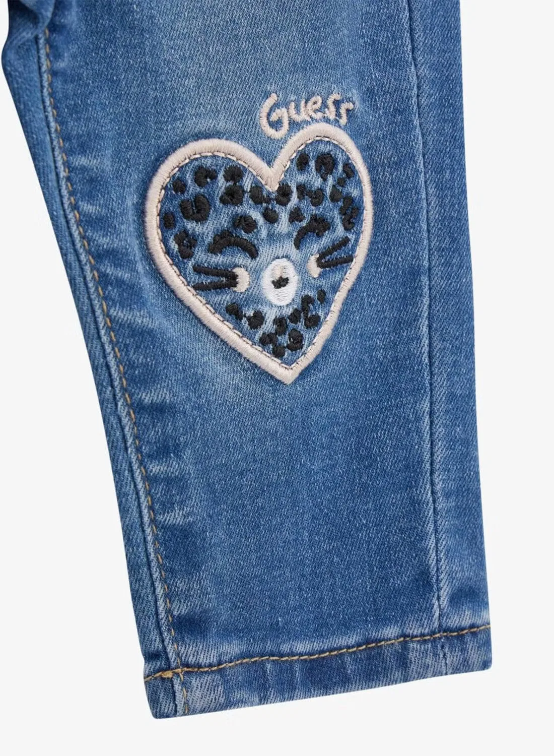 Джинсы детские с сердечками Guess, розовый — фото 4